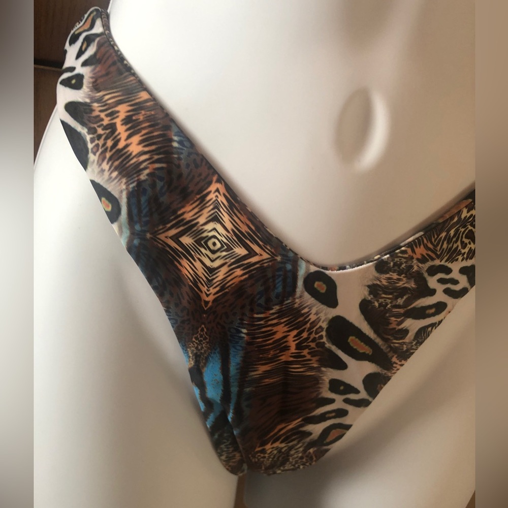 Sexy, exotic print bikini - Picture 4 of 4